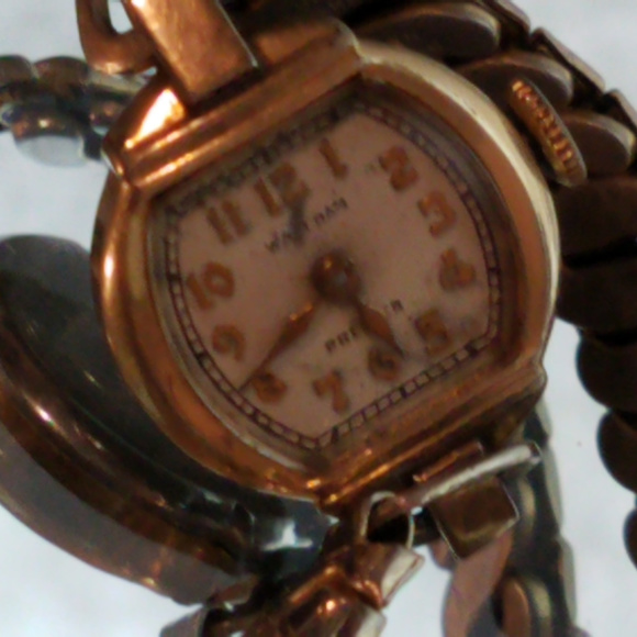 Waltham Premier Wind Up Watch 17 Jewels Gold fill main image 8